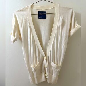 American Eagle Vintage Cream Short Sleeve Cardigan Sweater w Buttons Pockets, SM